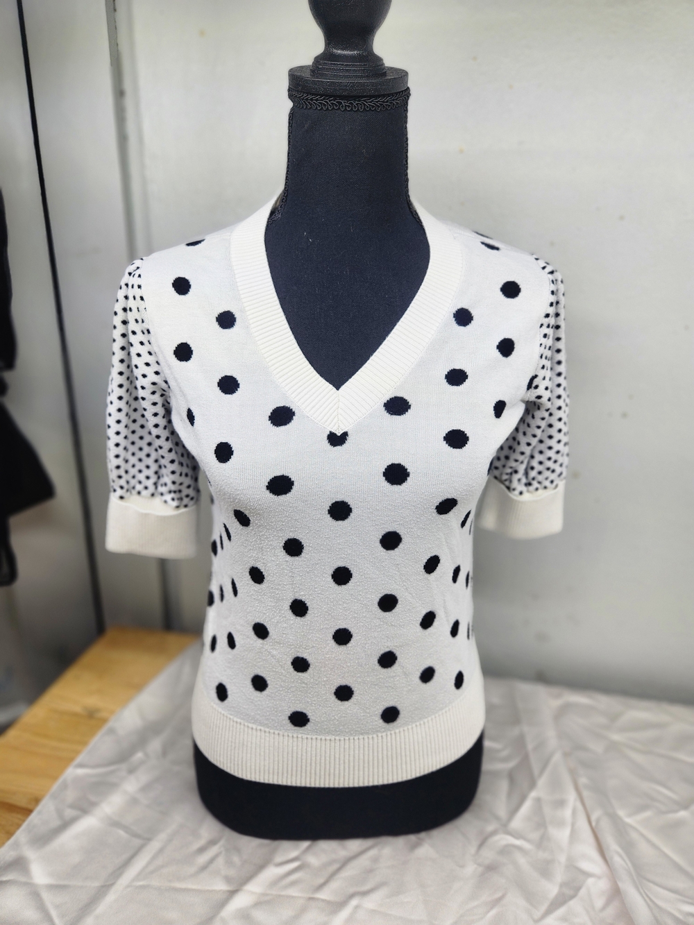 Polka Dot V-Neck Short Sleeve Sweater - White/Black